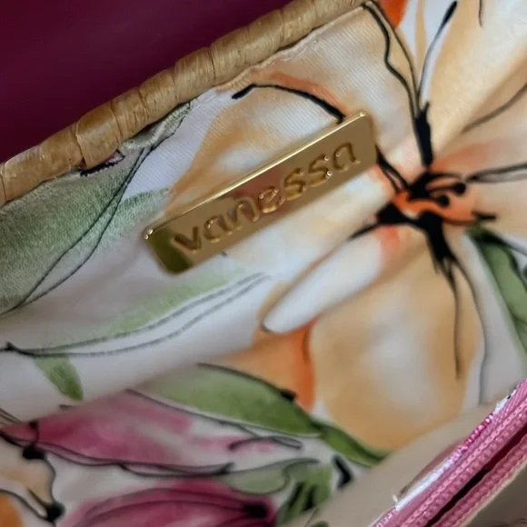 NWT Vanessa Straw Clutch w/ Floral Interior - Picture 3 of 10